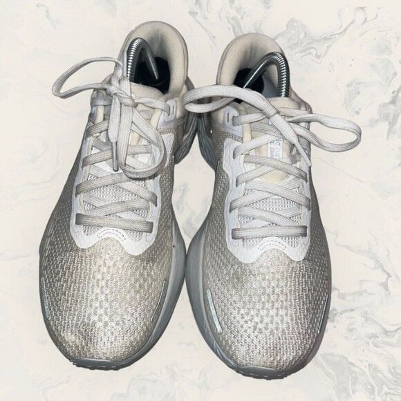 Nike ZoomX Invincible Run Flyknit White Metallic Silver Shoes Womens Size 10 - Picture 2 of 8